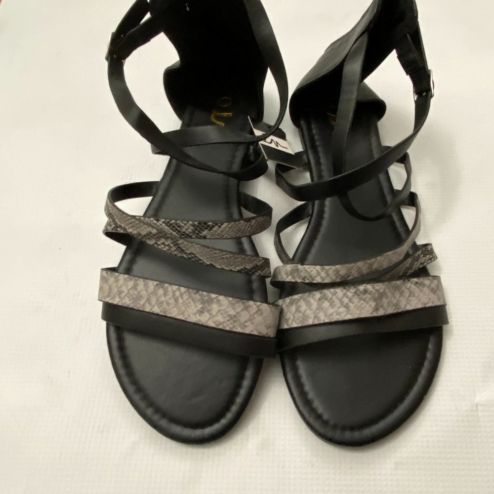 LM Women's Shoe Size 11 Black Leopard Strappy Flat Sandals Buckle Ankle NWT